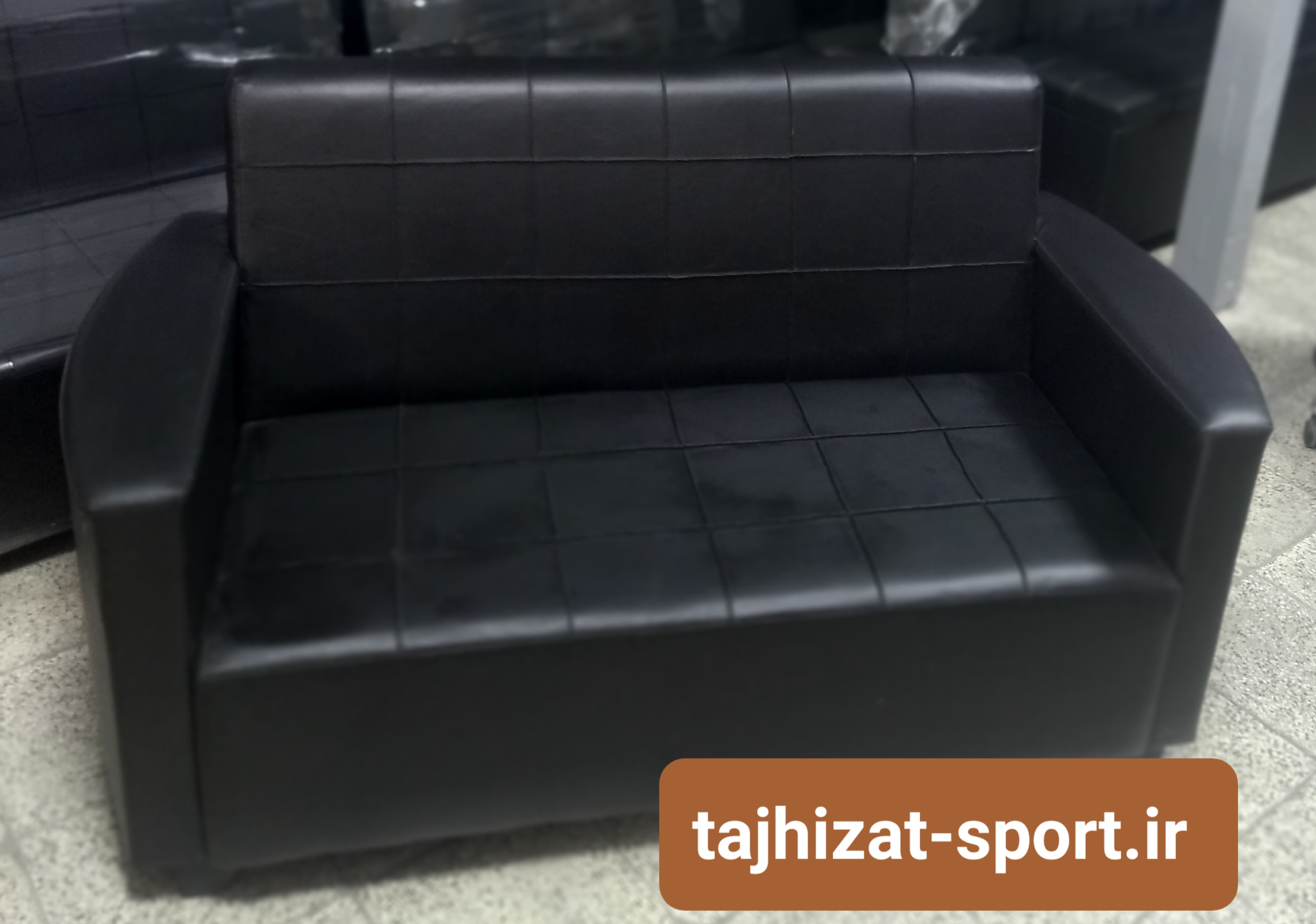 ^مبل گیم نت سه نفره دسته دار چرم مشکی ۷۰ در ۱۵۰ انتظار کافه مبل اداری ارسال به تمام مناطق